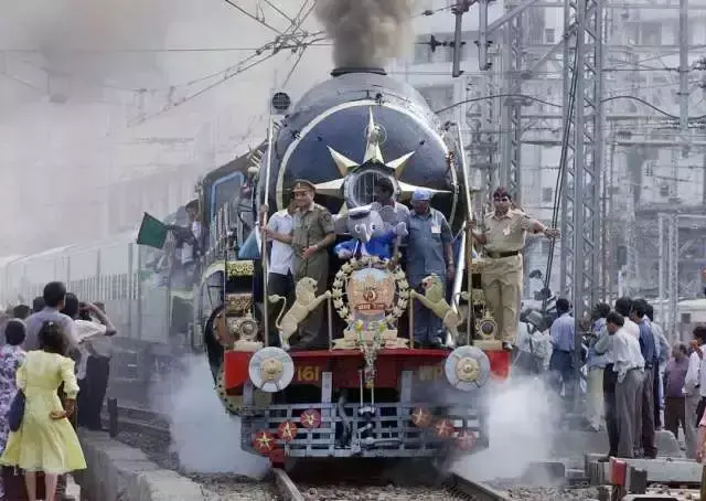 印度火车真的有卖挂票的吗（最真实的印度火车真的是挂满了人吗）