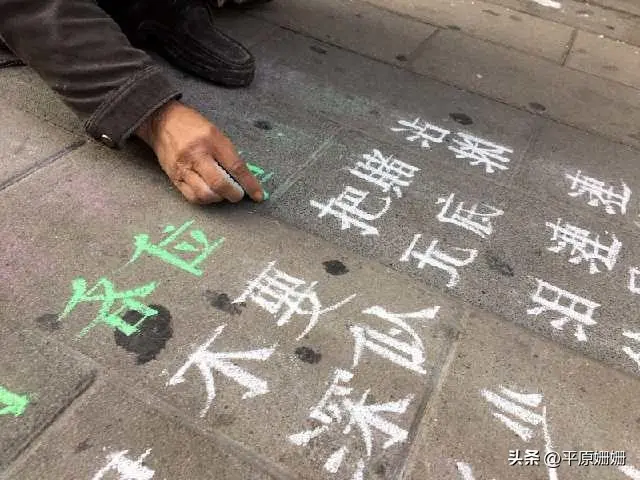 街头有的乞丐写的字很漂亮，为什么成不了书法家?