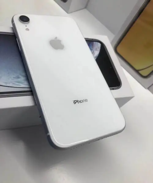 苹果11尺寸，iphone 12 pro对比iphone 11？